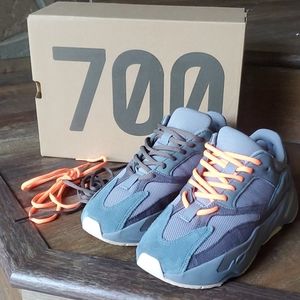 Adidas Yeezy 700 Teablu